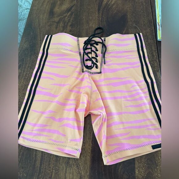 HOT LAVA LACE UP BIKER SHORTS PEACH - Picture 3 of 3